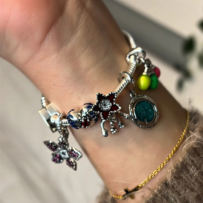 Brazalete de Stranger Things con Charms